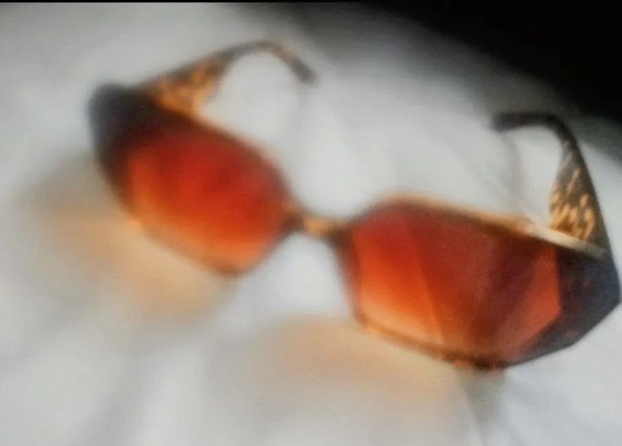 Óculos escuro feminino Chanel original 320,00