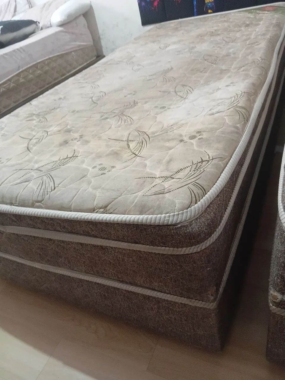 Duas cama box solteiro de molas - Foto 5