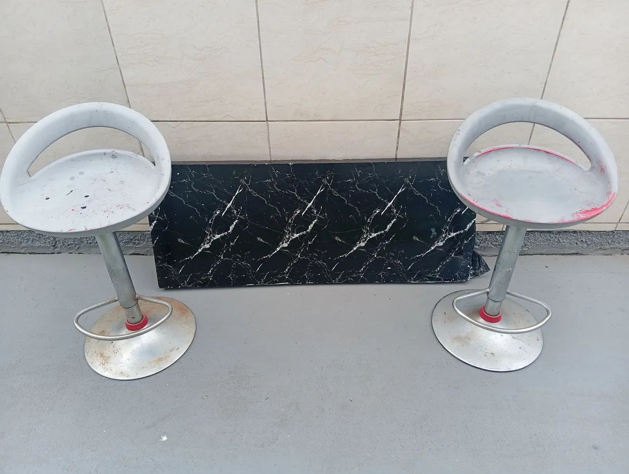 Mesa retrátil + cadeiras