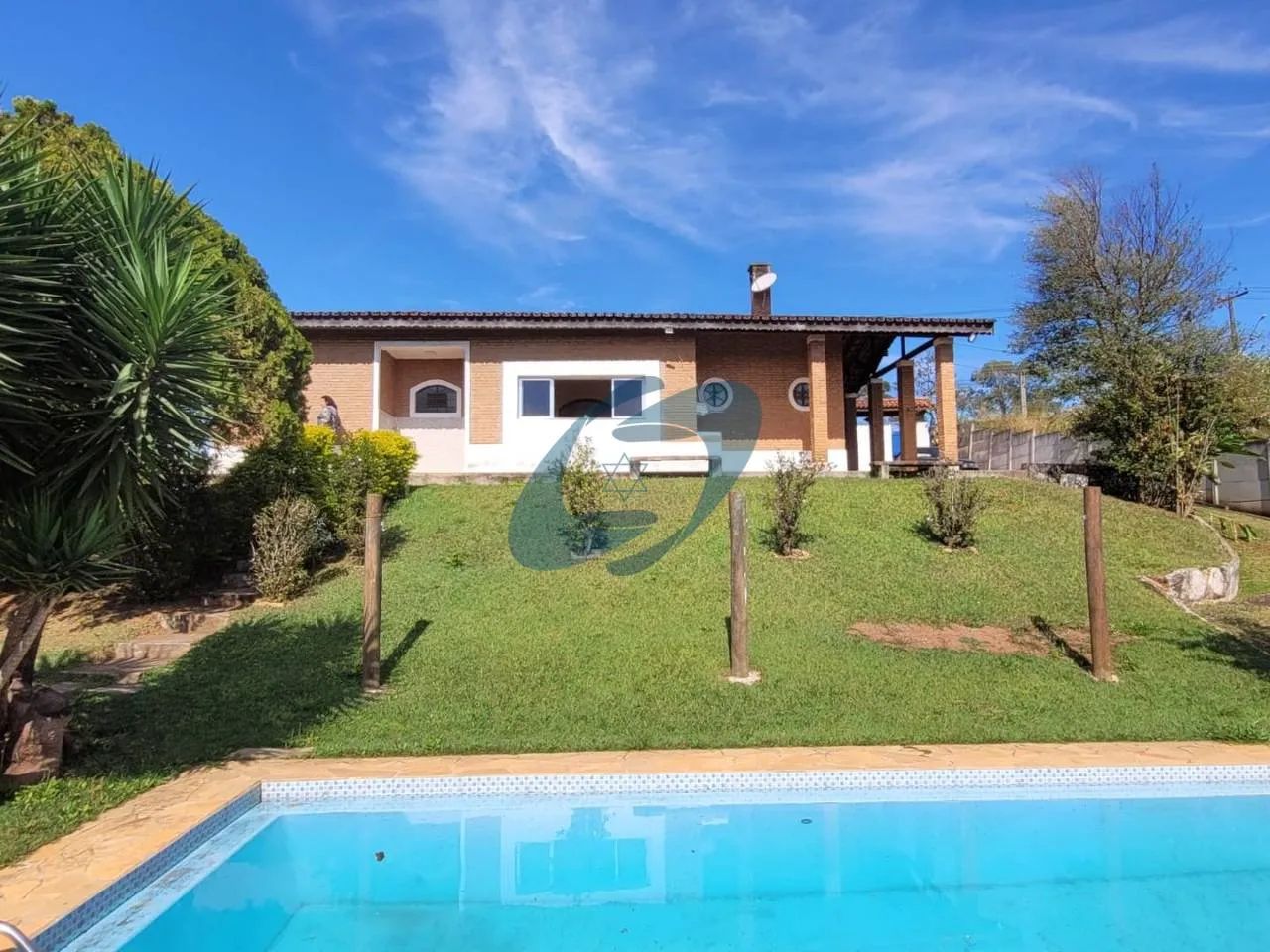 CASA 4 DORMITÓRIOS À VENDA EM ATIBAIA / SP