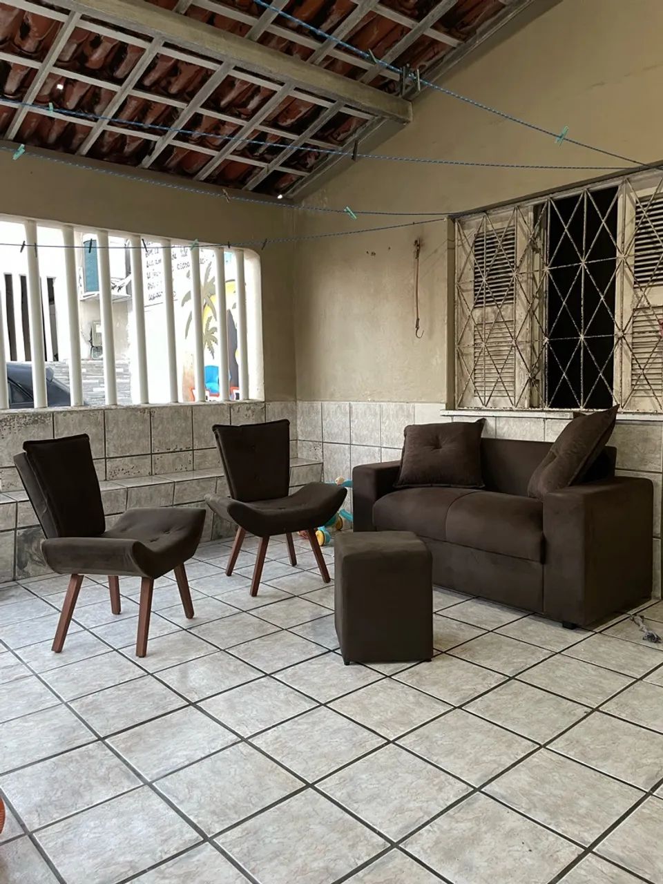 Sofá com duas poltronas e Puff