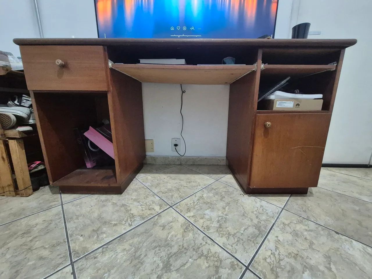 Escrivaninha em madeira maciça