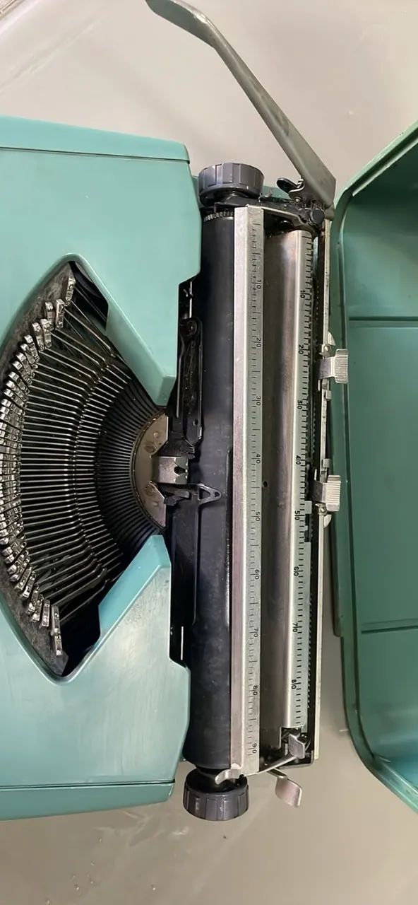 Máquina de Escrever Olivetti Lettera 82 Vintage - Foto 3