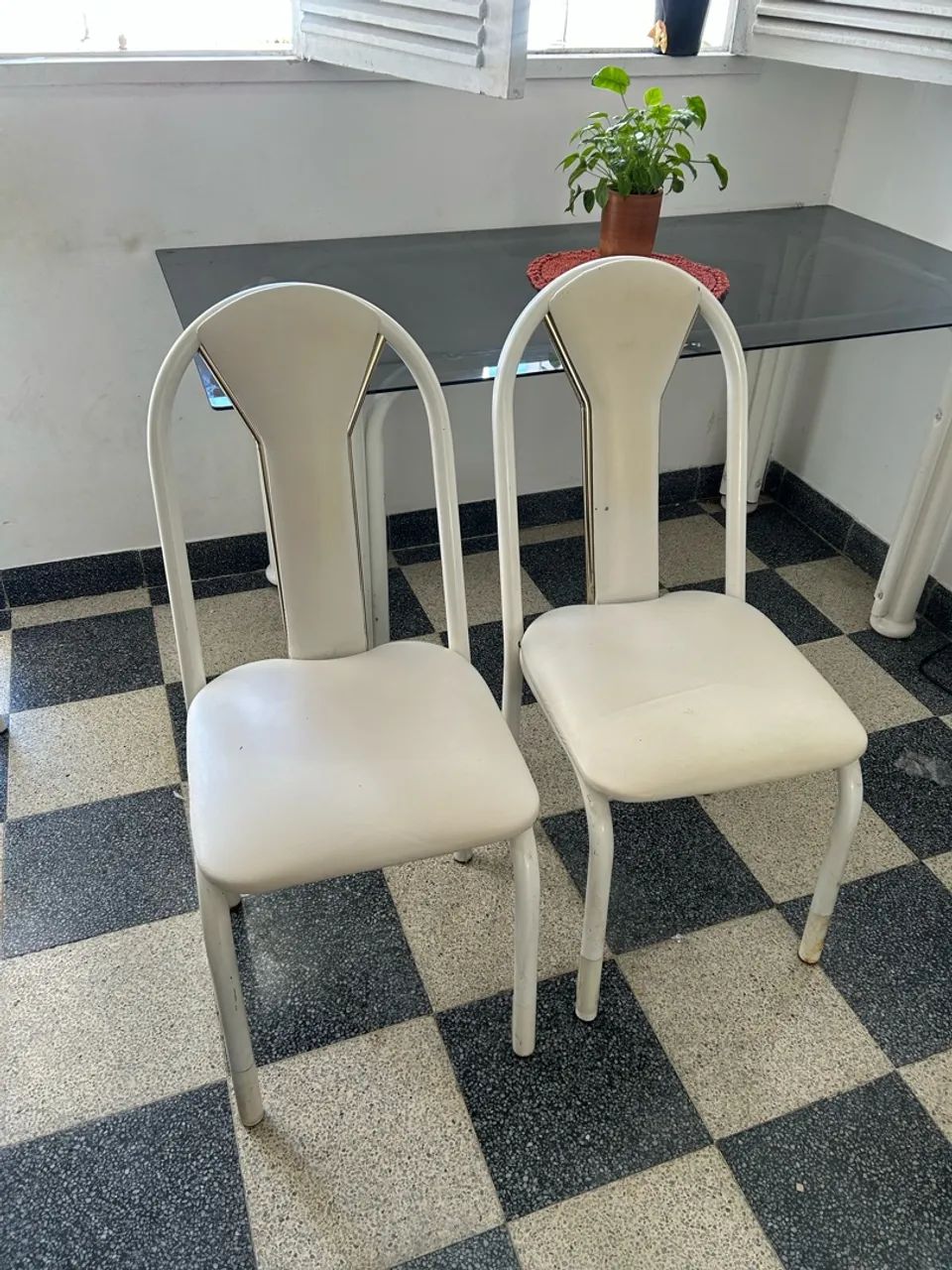 Mesa de jantar de vidro com 4 cadeiras - Foto 4