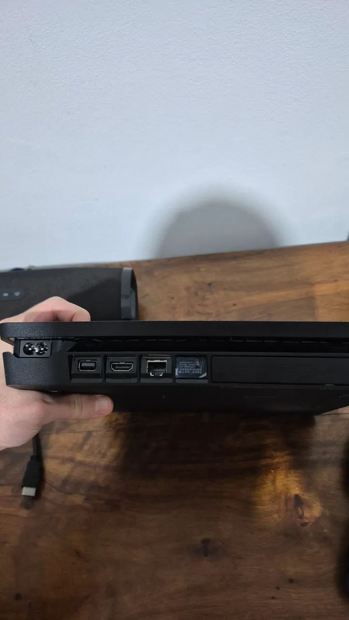 PS4 slim 500GB, com 2 controles - Foto 5