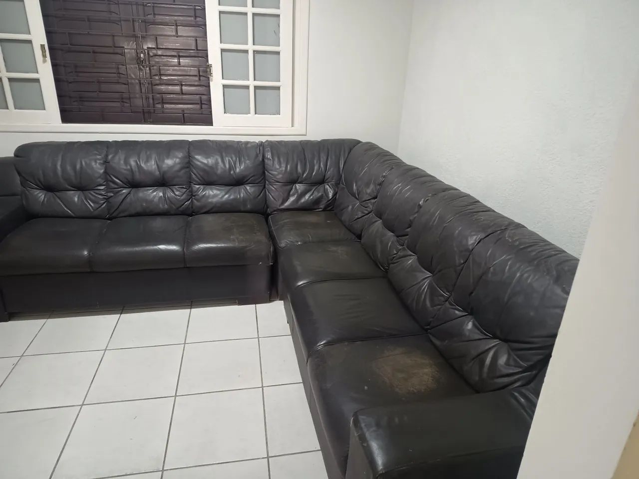 Sofá Couro legítimo 
