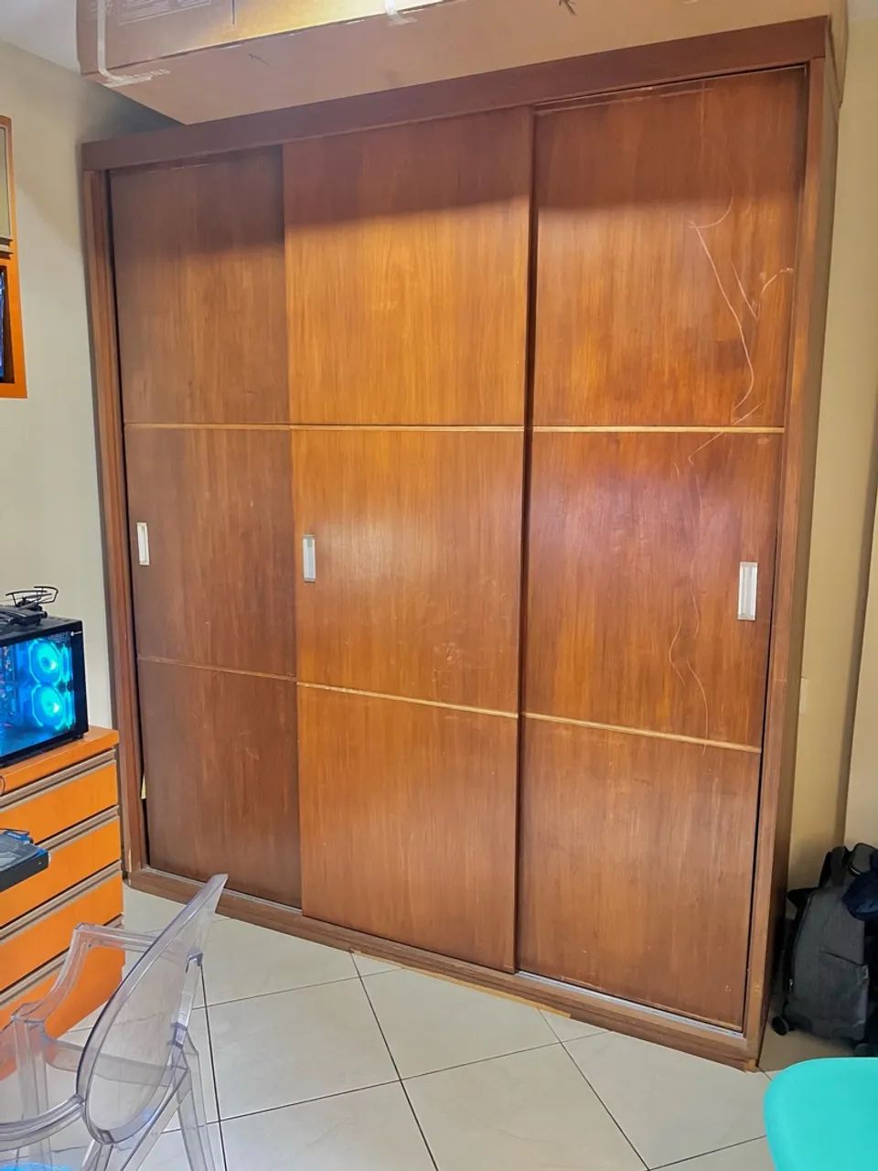 Guarda-Roupa de Madeira