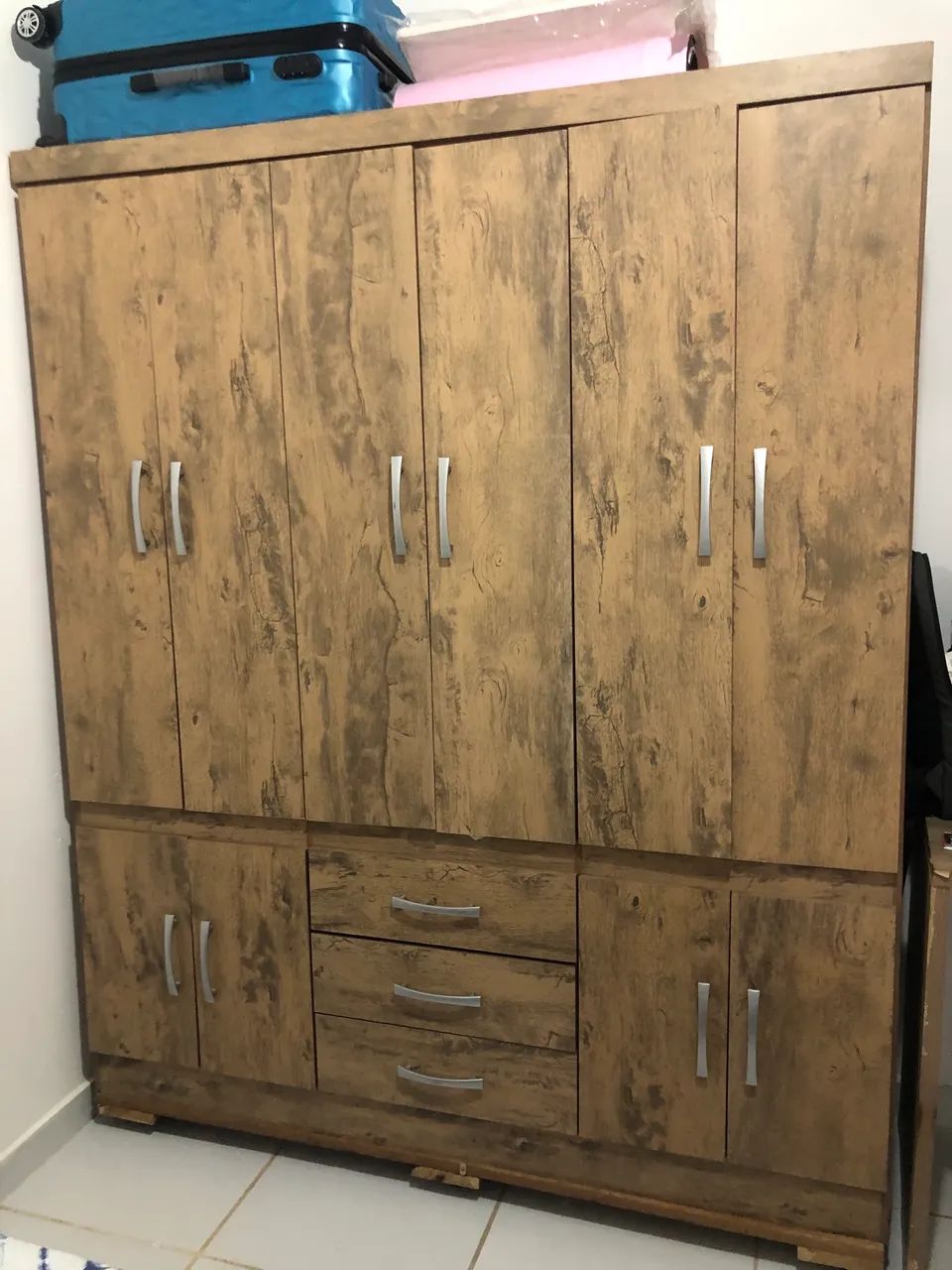 Guarda roupa 6 portas