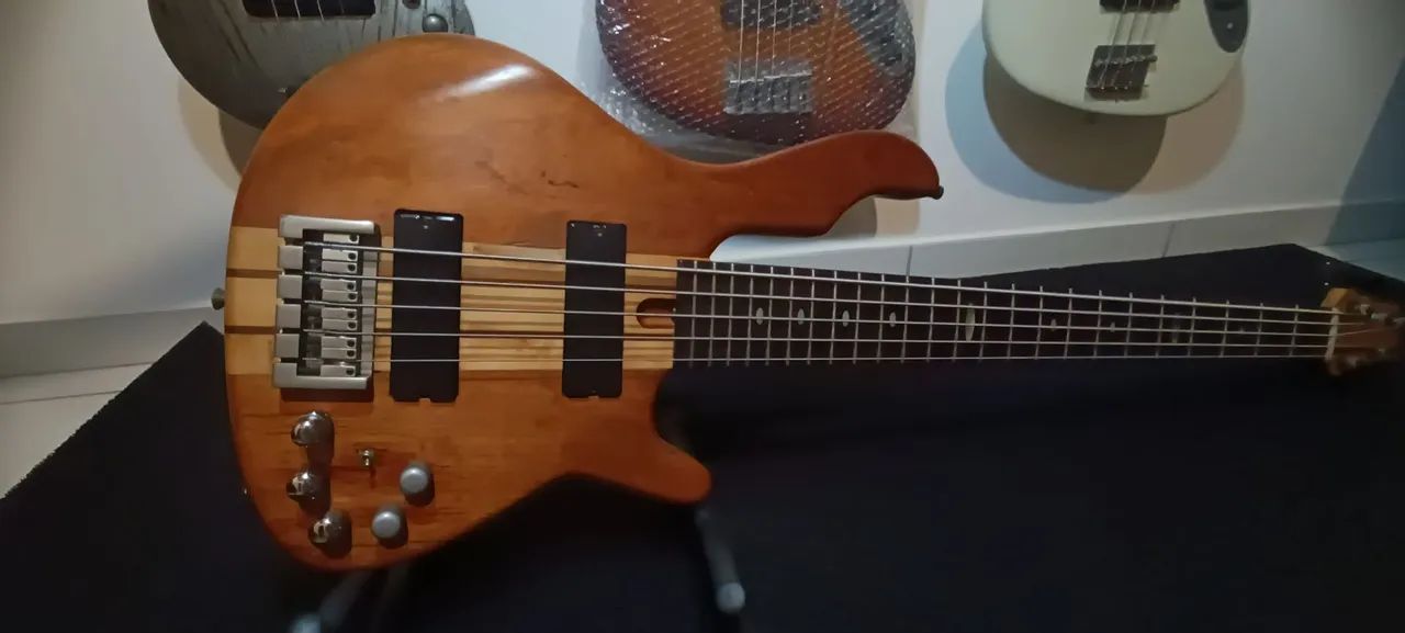 Contra baixo luthier 5c ativo 