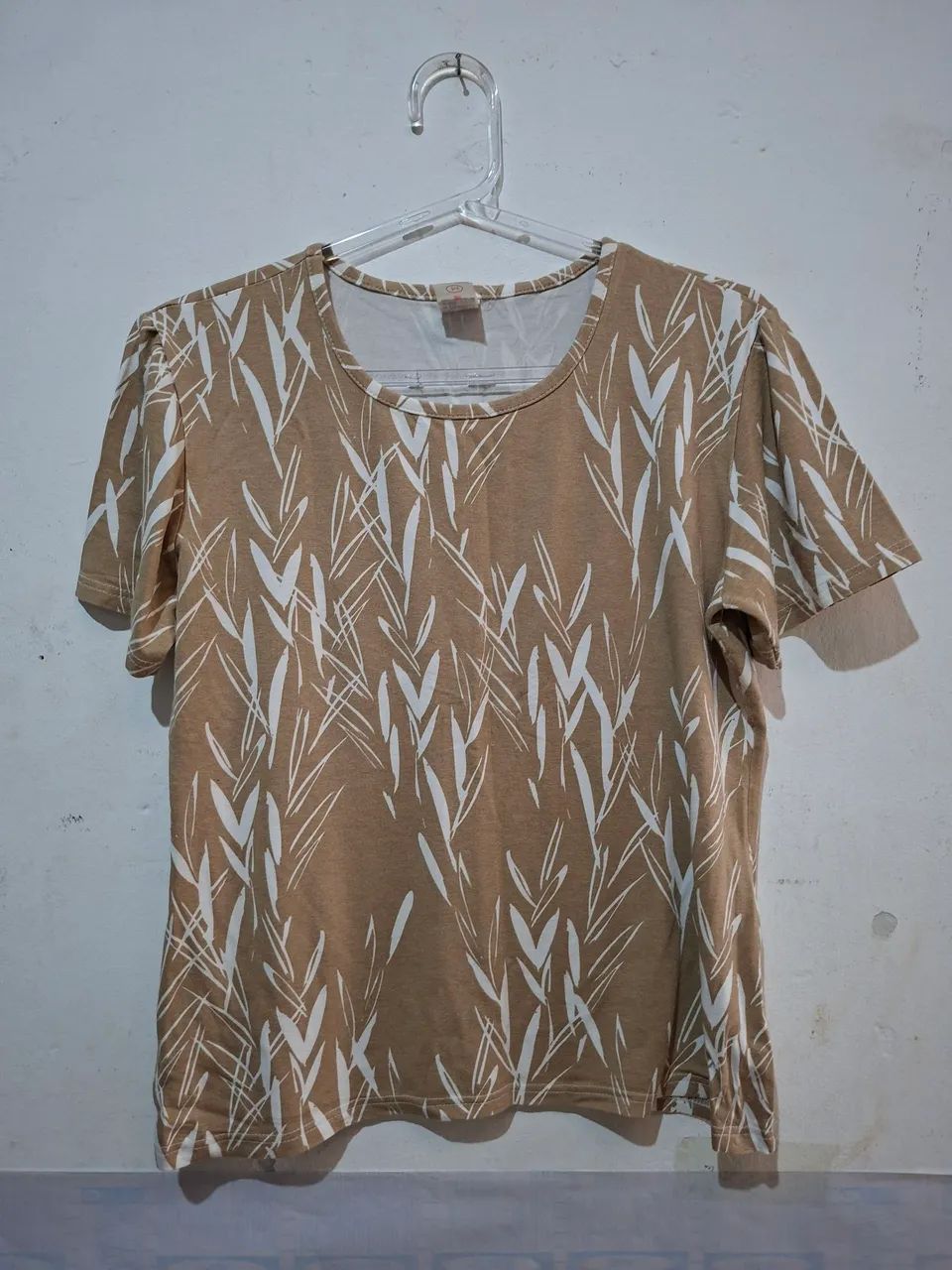 Camisa bege, tamanho M