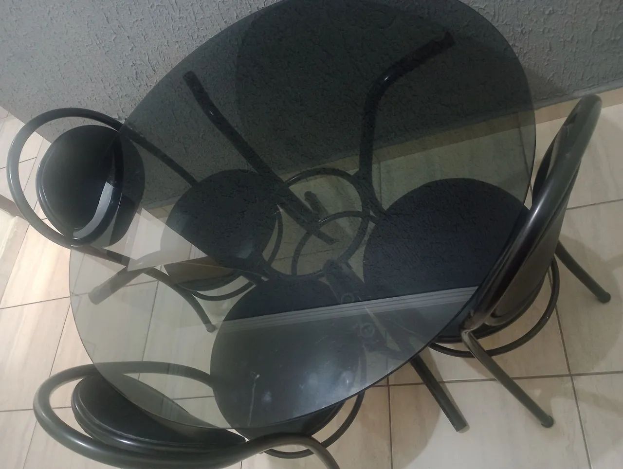 Vendo mesa de vidro com 3 cadeiras  - Foto 2