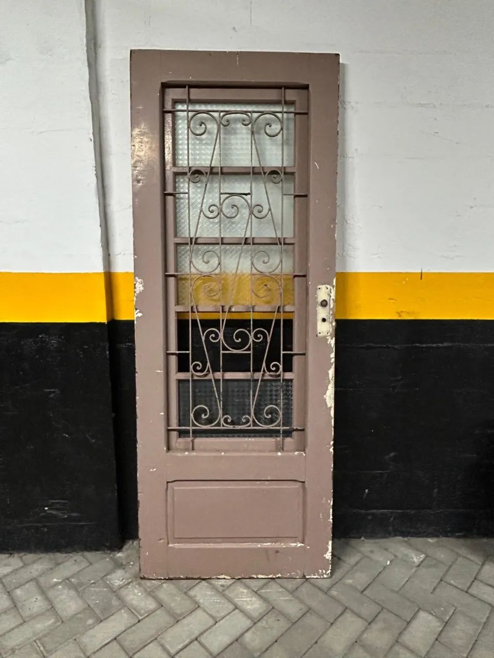 Porta com Postigo - Madeira maciça 