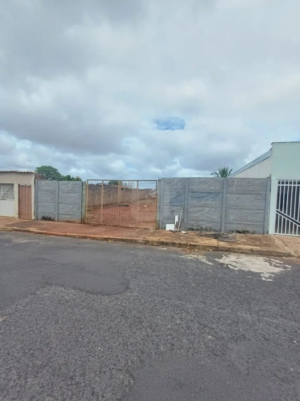 Terreno à venda no bairro Tibery.