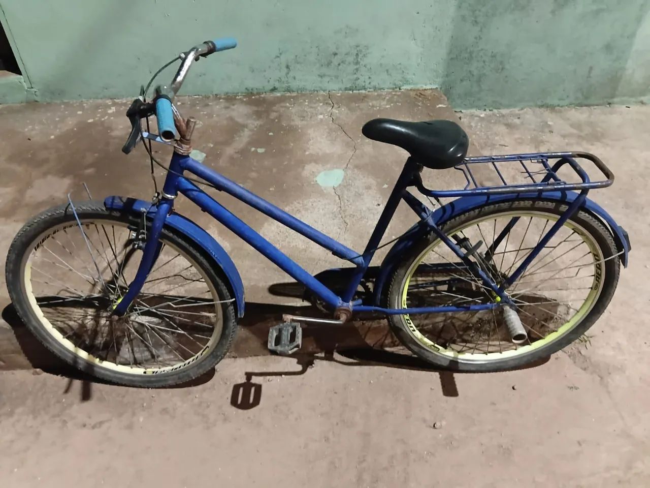 Vendo uma bicicleta 