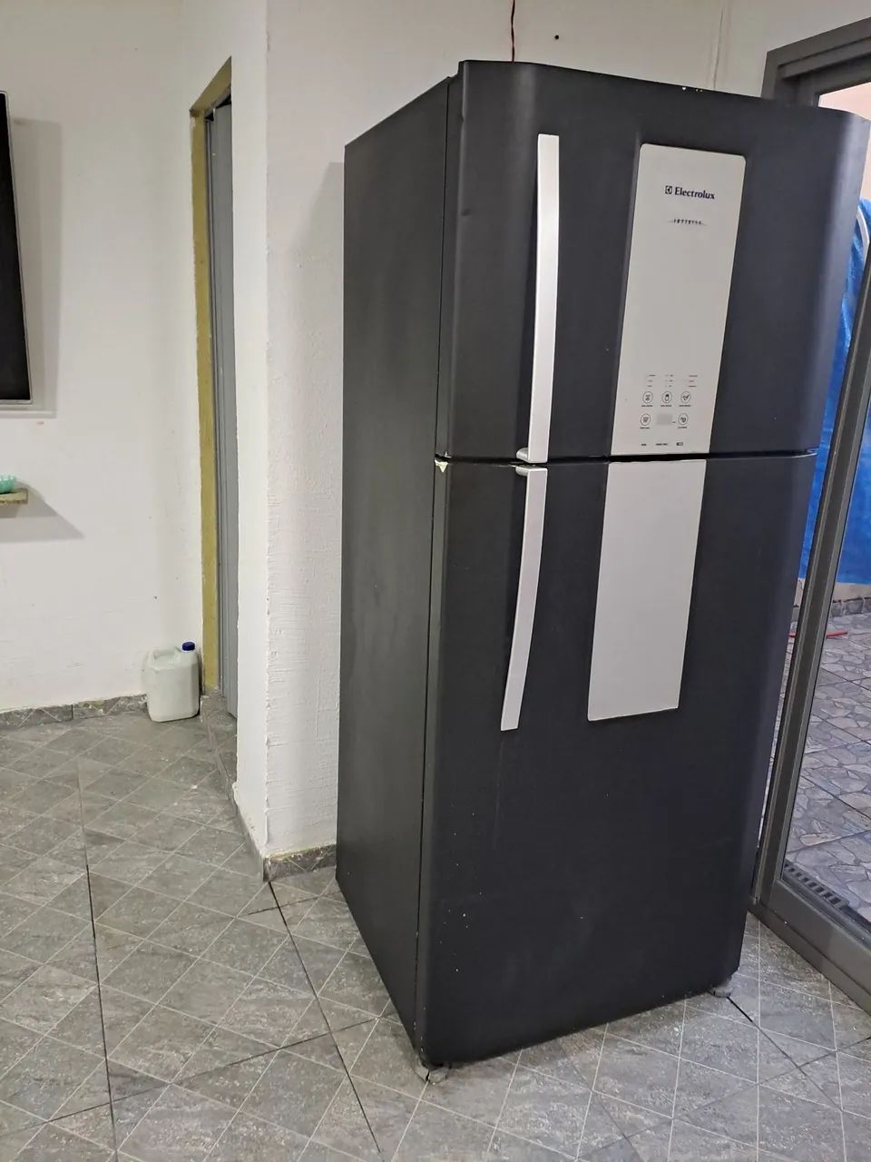 Vendo geladeira Electrolux ininity DF80 - Foto 2