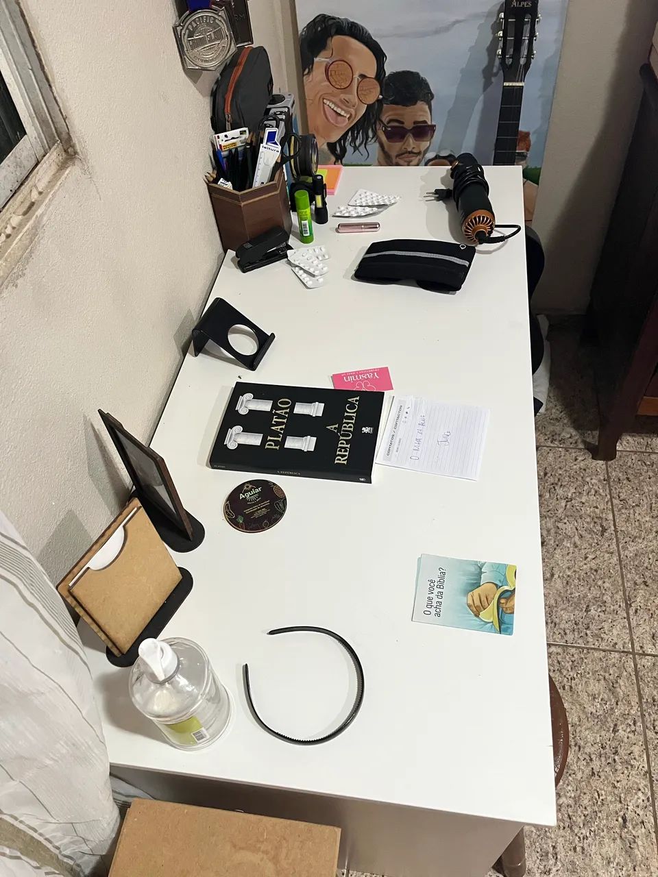 Mesa branca mdf semi nova grande para estudos - Foto 3