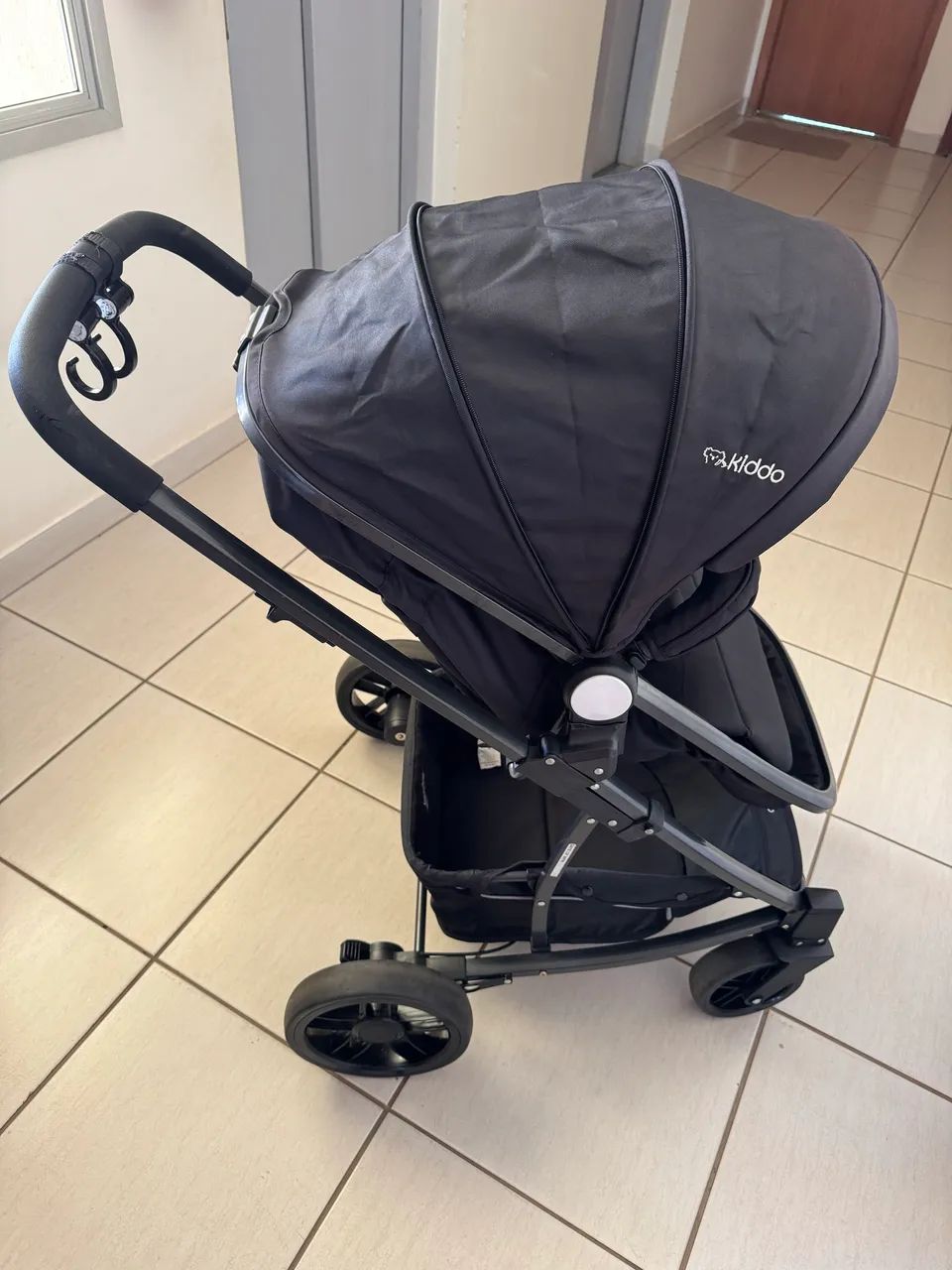 Carrinho com bebê conforto e base kiddo  - Foto 6