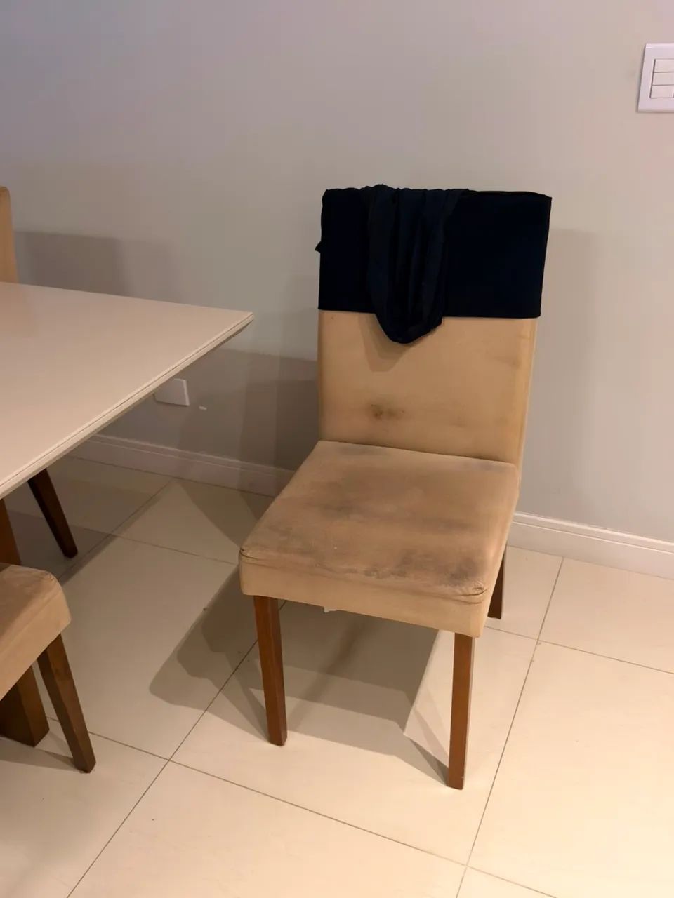 Vendo mesa de jantar 4 lugares