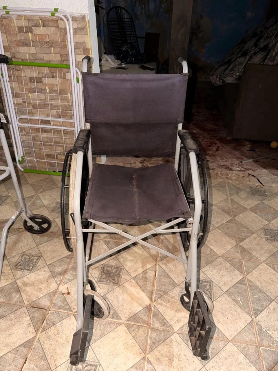Vendo 2 cadeiras de rodas - Foto 3