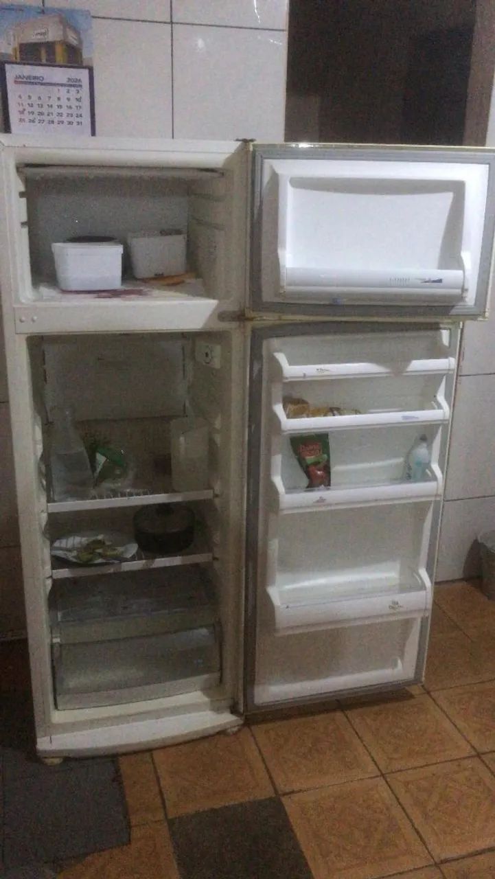 Geladeira Consul ótima ! Congela até às paredes.  - Foto 4