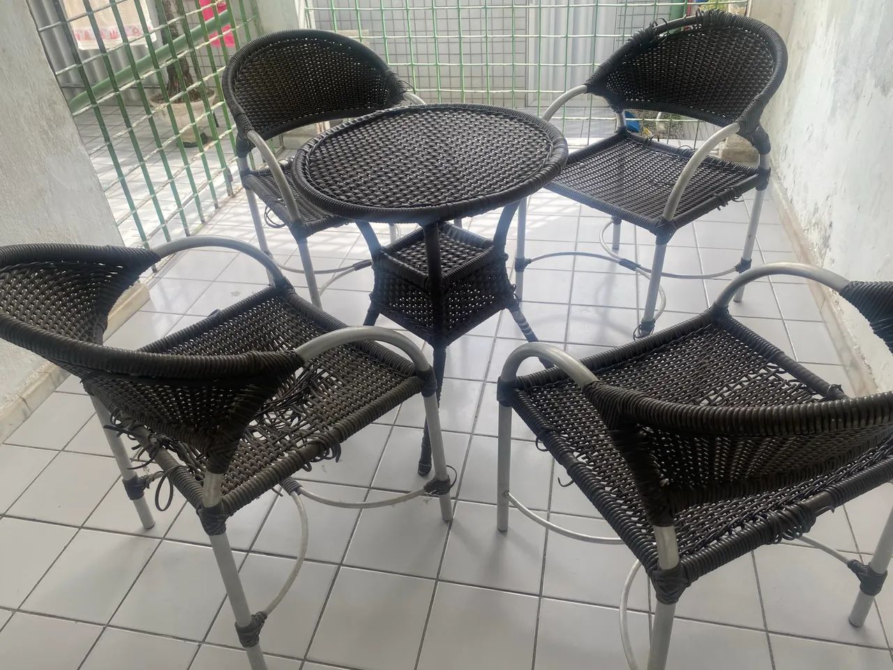 Conjunto de centro e cadeiras  - Foto 3