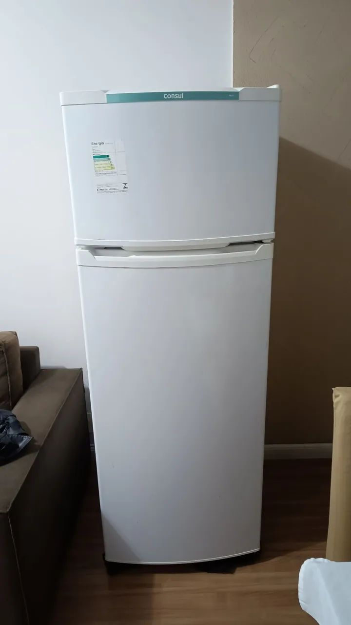 Geladeira Consul CRD37 com defeito