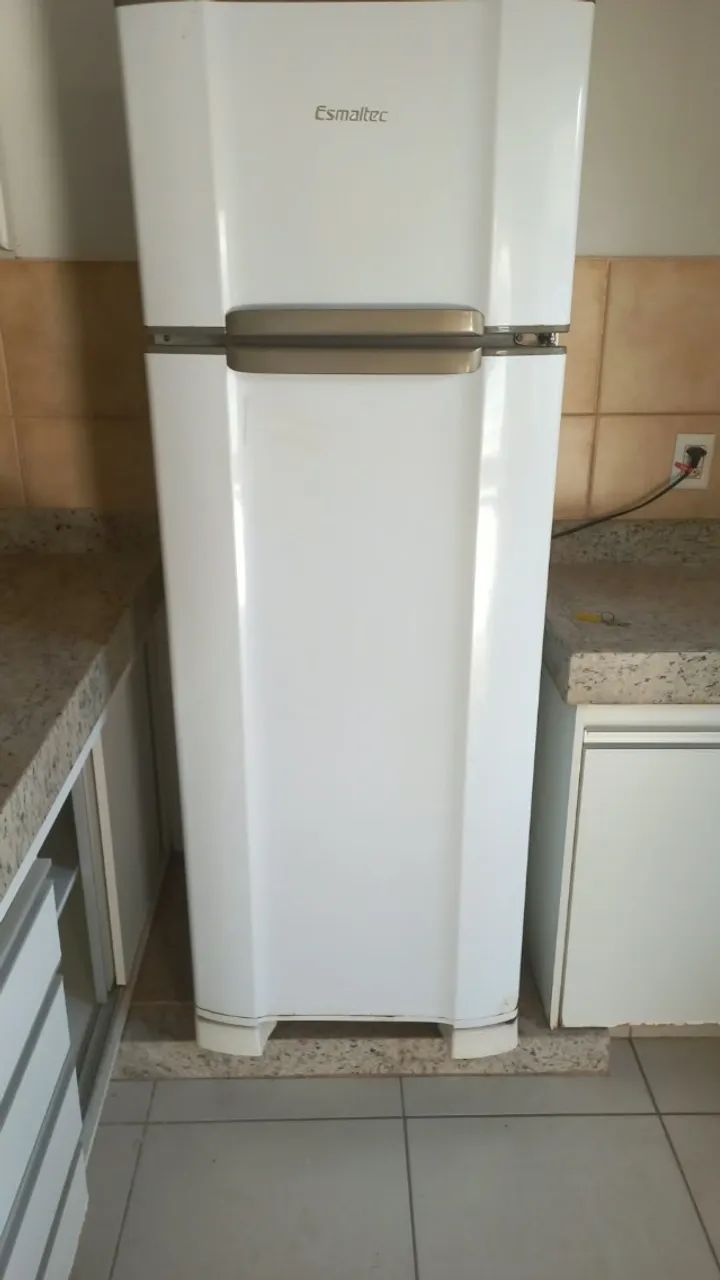 Geladeira Esmaltec 276 L