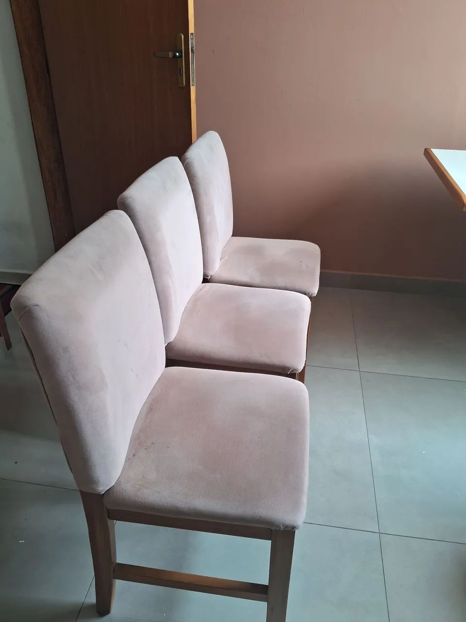 Mesa com 3 cadeiras.  - Foto 3