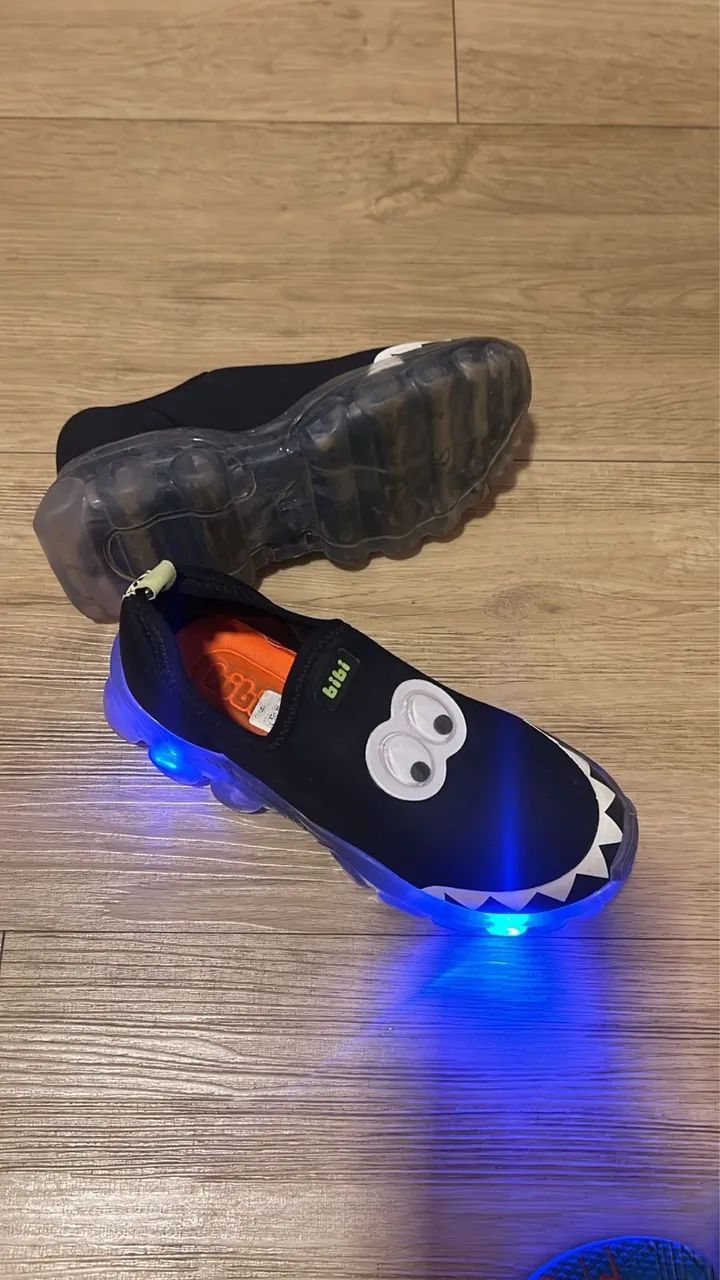 Tênis bibi, que brilha 