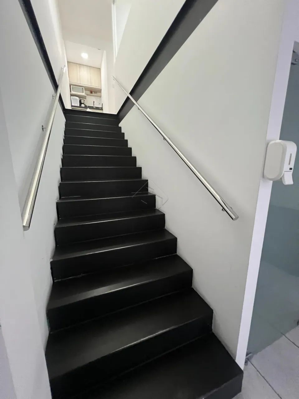 Sala Comercial para Alugar no Empresarial Center 100 ? Bairro dos Estados ? Mobiliada e Pr - Foto 4