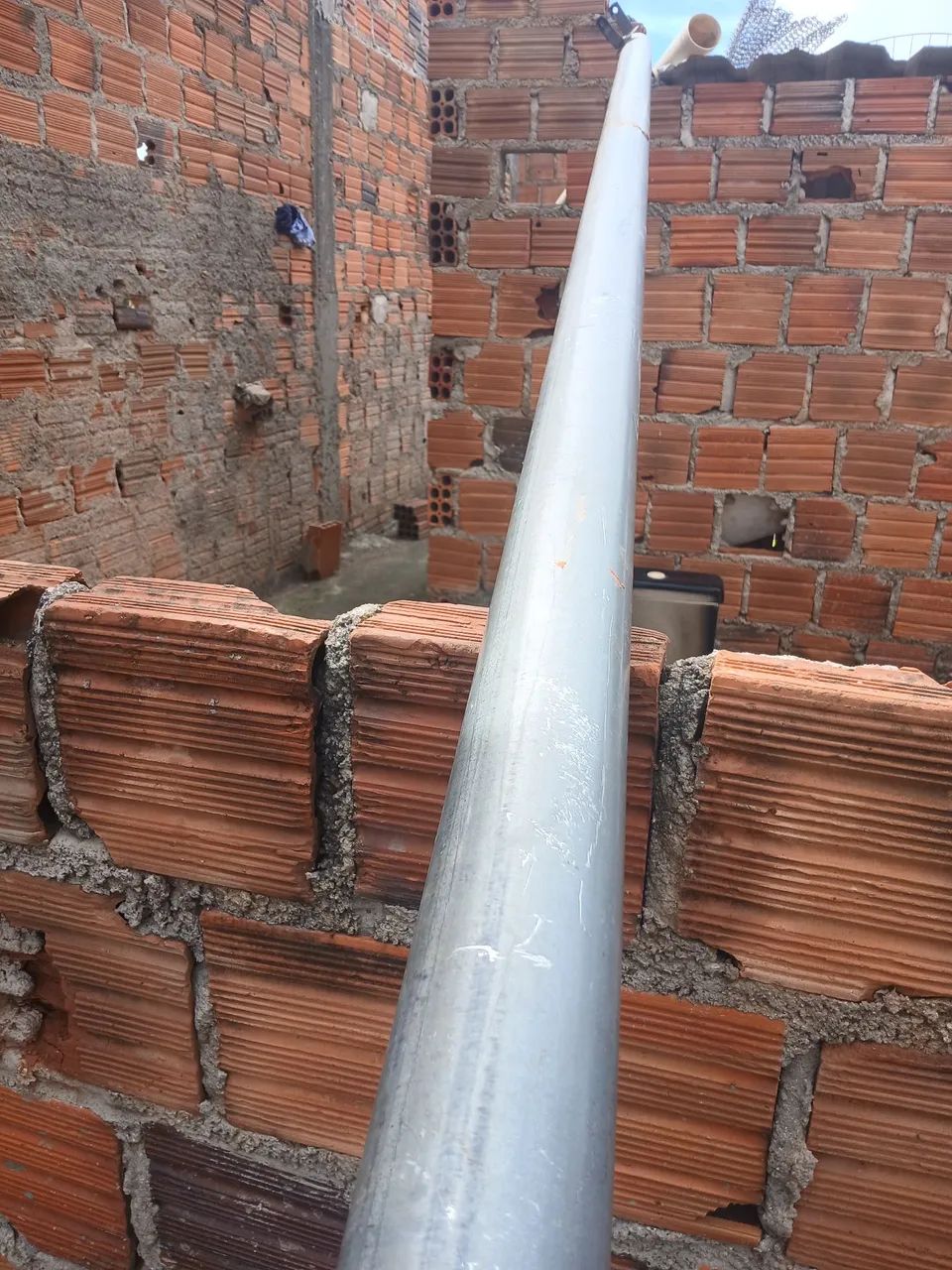 Poste galvanizado peça completa 6M - Foto 2