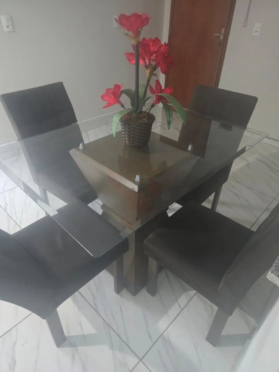 Mesa de vidro 4 cadeiras