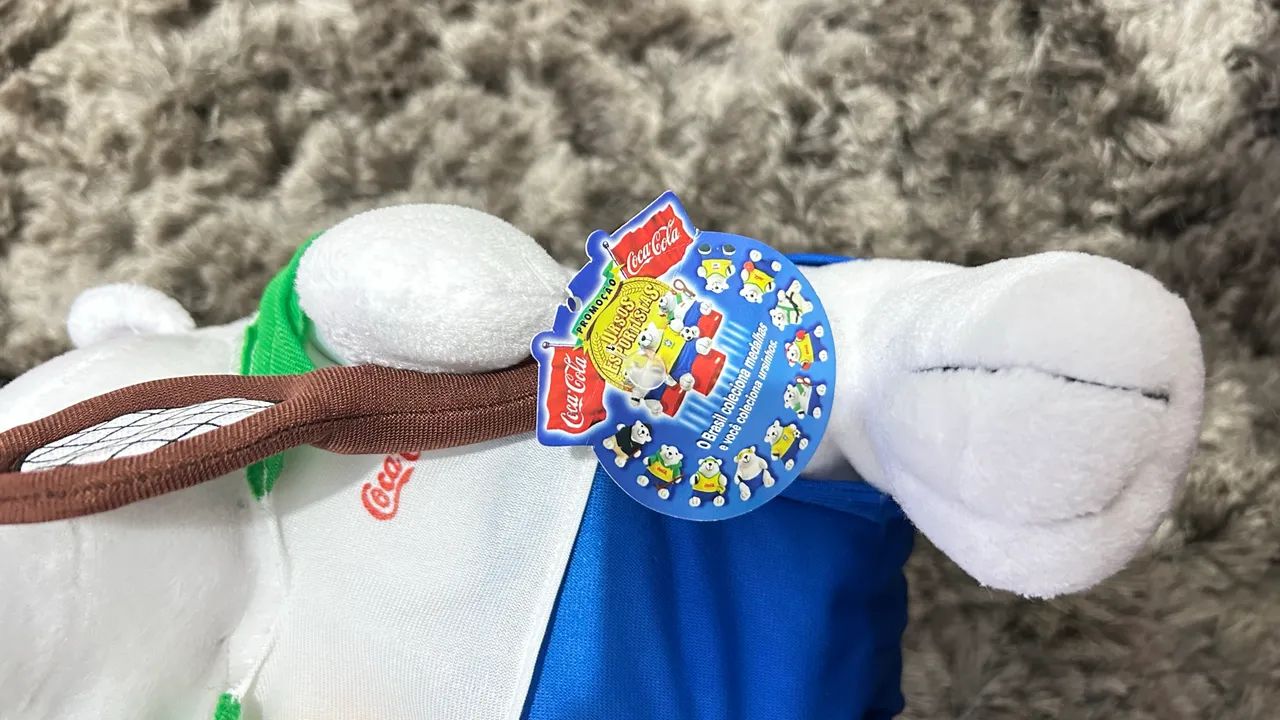 urso polar de pelúcia tenista Coleção Coca Cola  - Foto 2