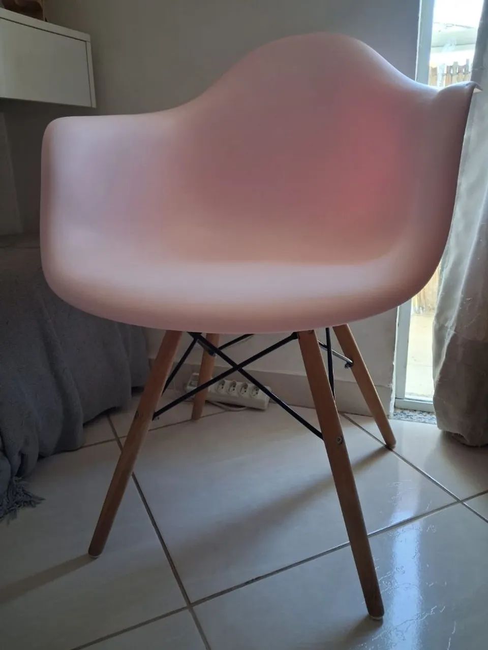 Cadeira com braço Charles Eames 