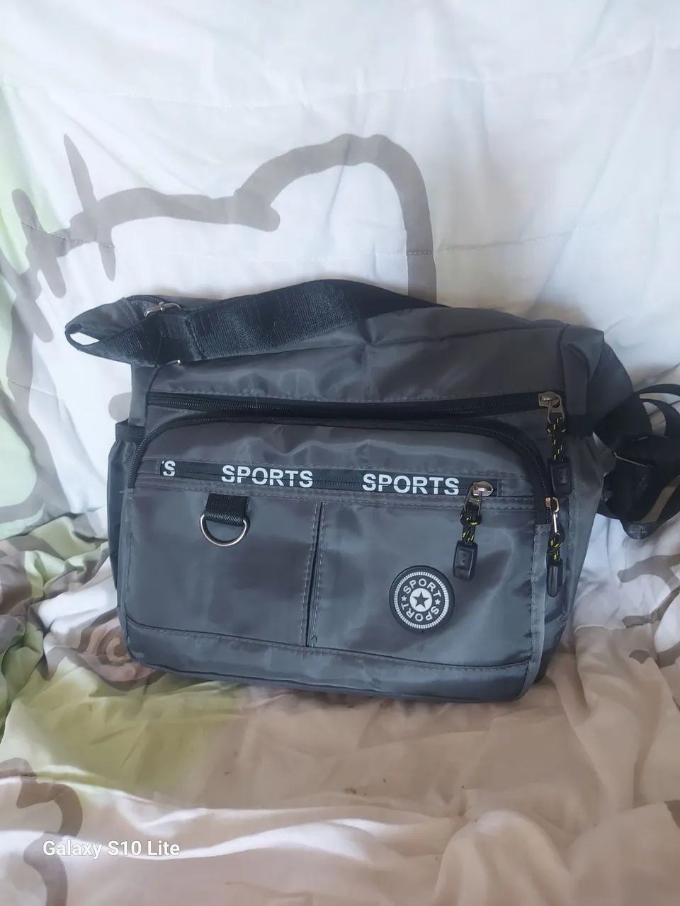 Bolsa transversal cinza