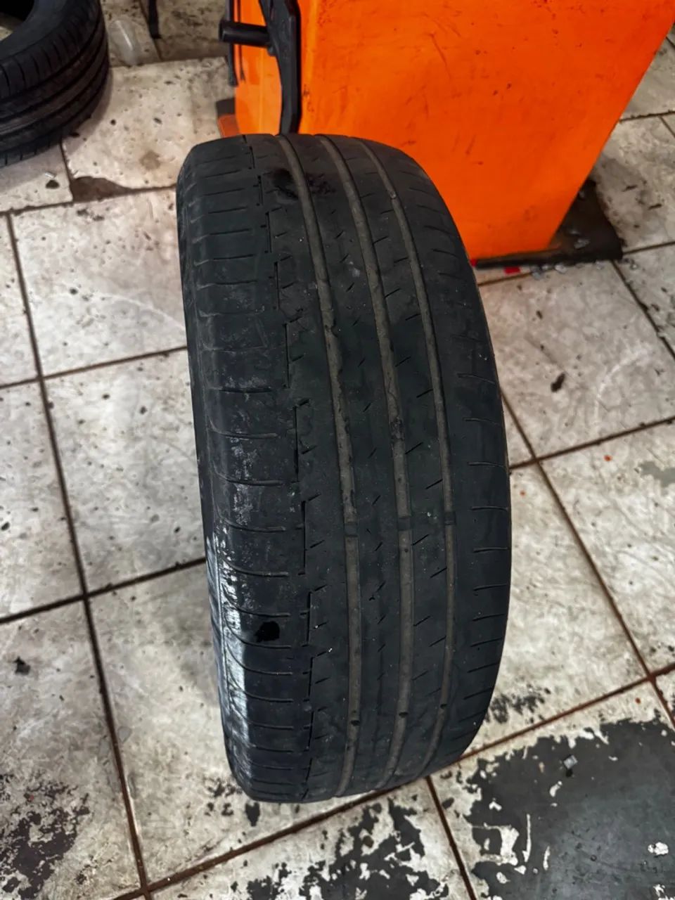 Pneu 225/60/18 - Peças para carros, vans e utilitários - Setor