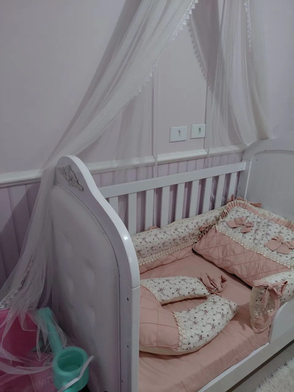 BERÇO AMERICANO QUE VIRA CAMA COM CAPITONÊ - Foto 2
