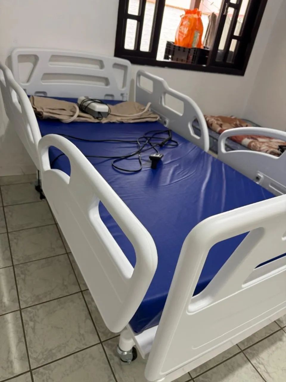 Cama Hospitalar Elétrica Motorizada Completa com Colchão
