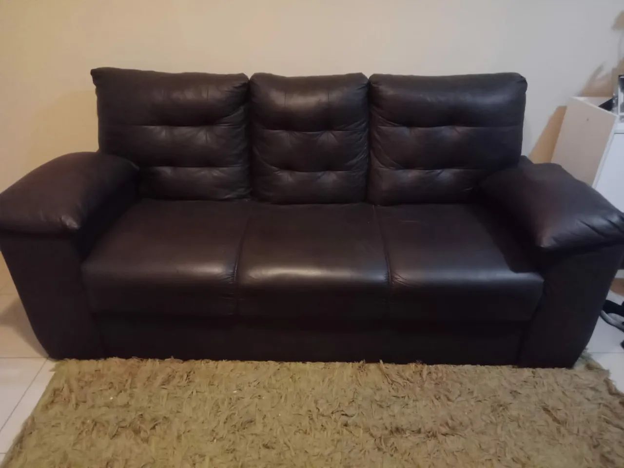 Sofá 3 lugares em corino417563193325670400