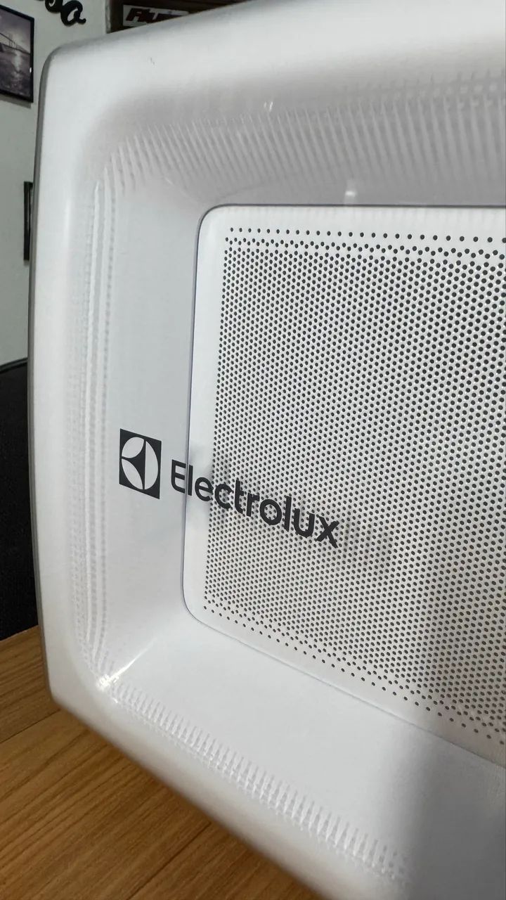 Microondas eletrolux em estado de novo - Foto 4