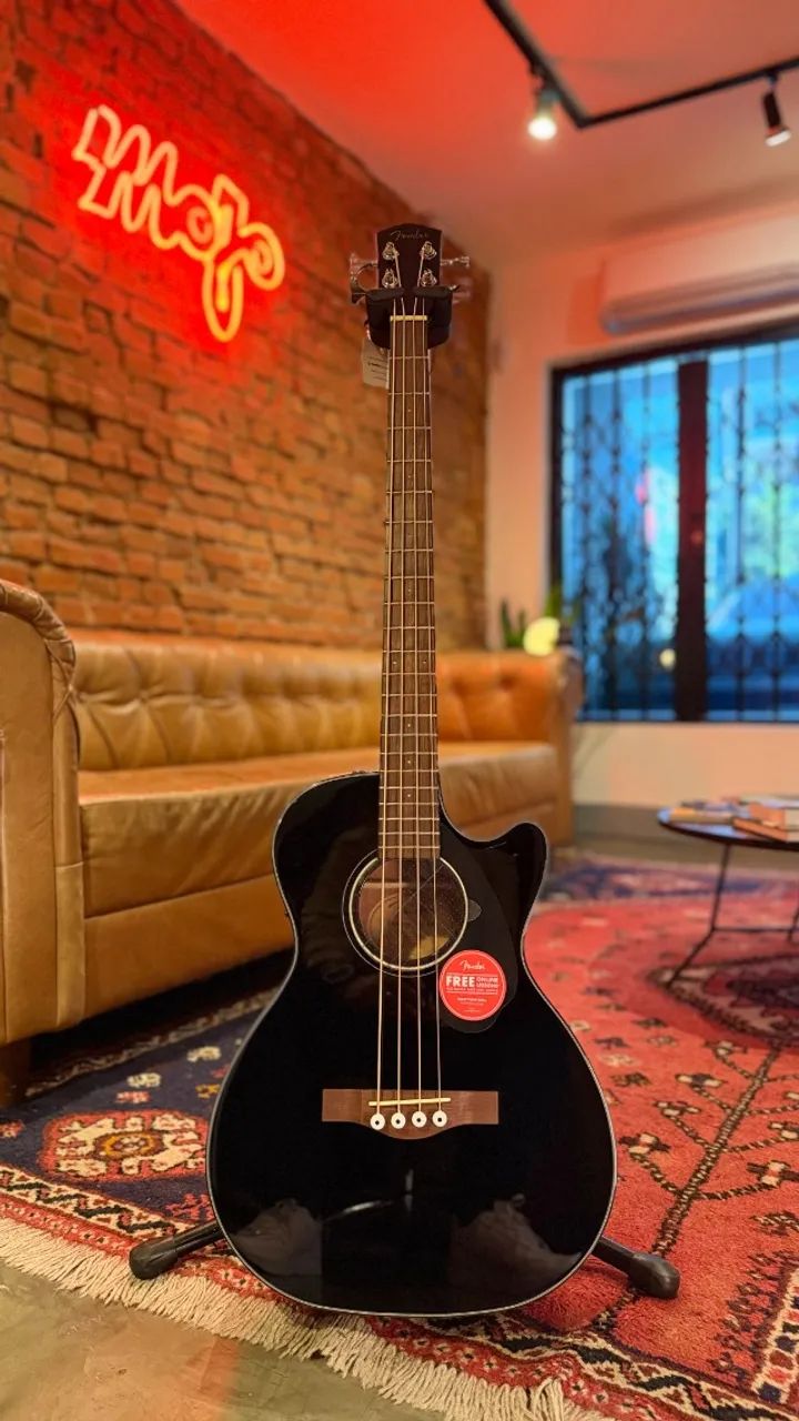 baixolão Fender CB60