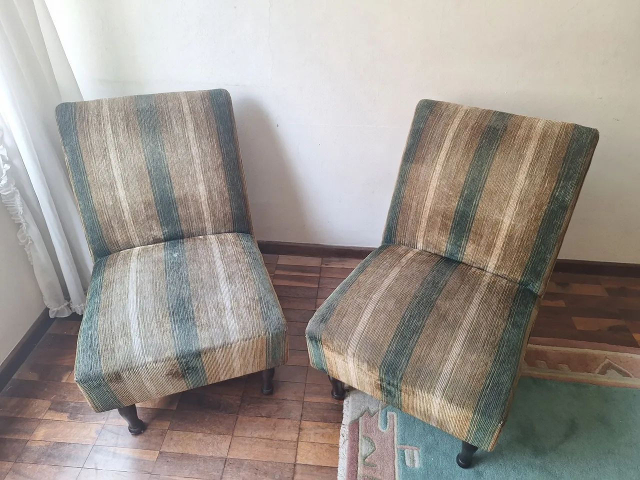 Vendo Conj. Poltronas Veludo (retrô) - Foto 4