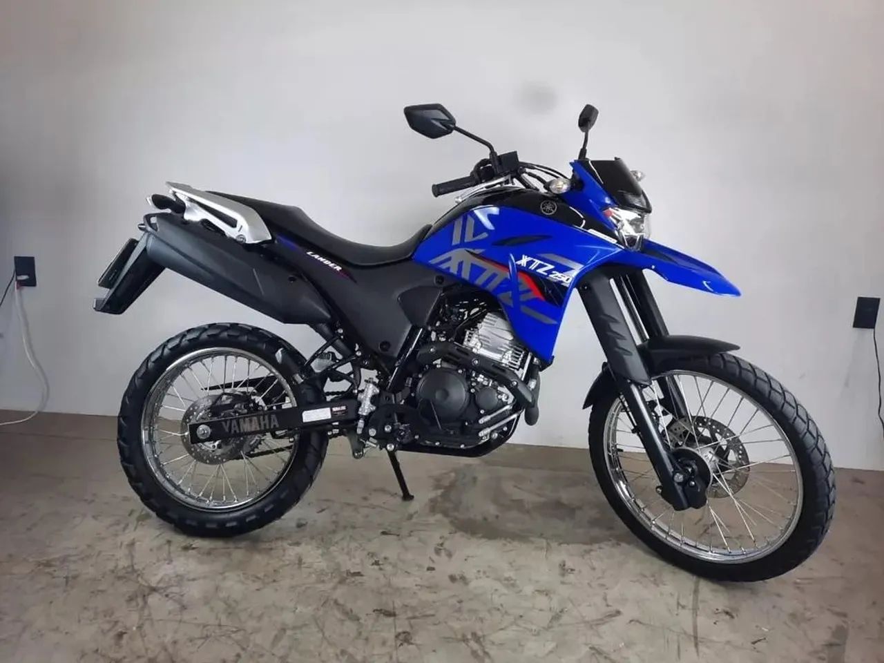XTZ Lander 250 - Foto 3
