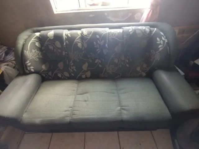 Vendo sofá de 3 e 2 lugares