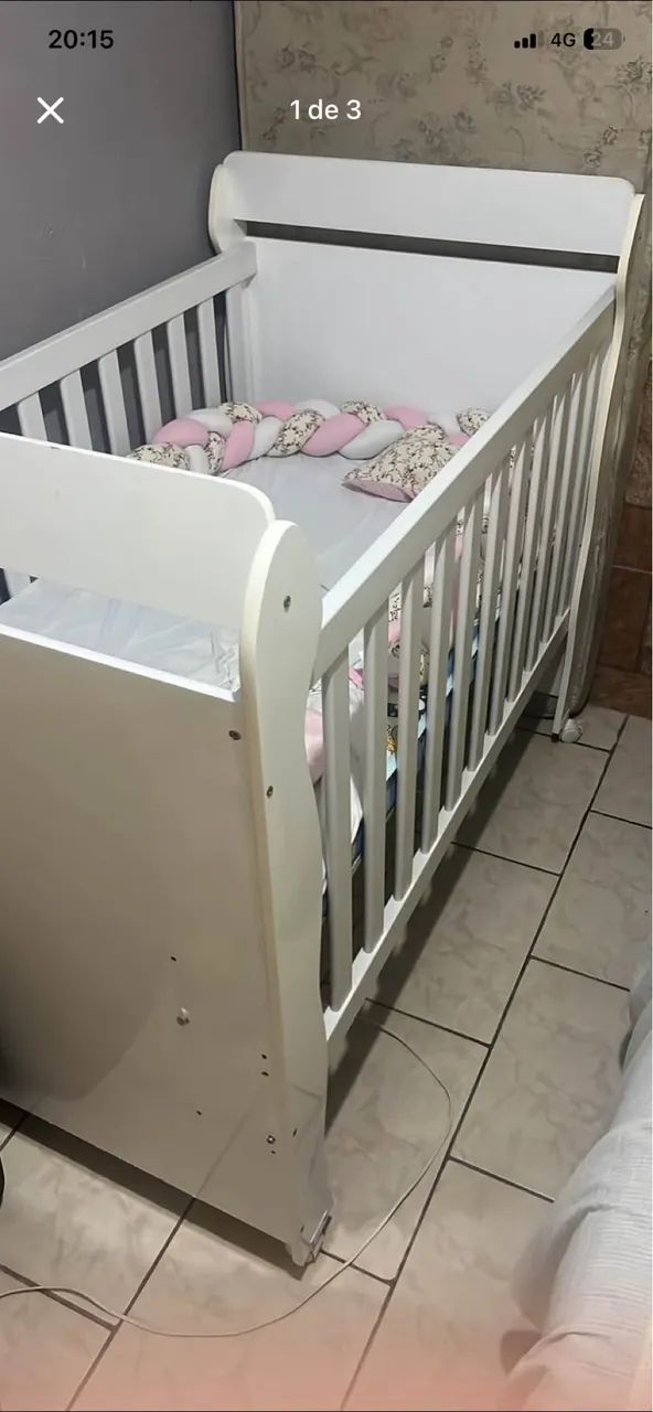 Vendo carrinho de bebê com Moisés e berço com colchão 