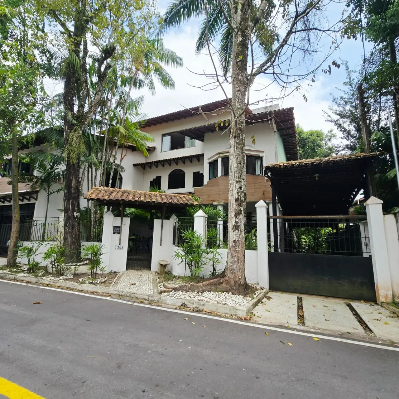 VENDO CASA NO COND. LAGO AZUL COM 5 SUITES