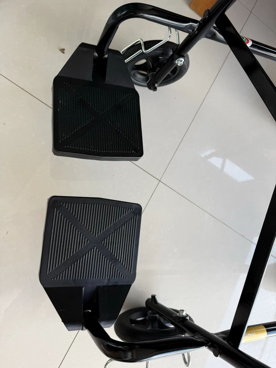 Vendo cadeira de rodas - Foto 2