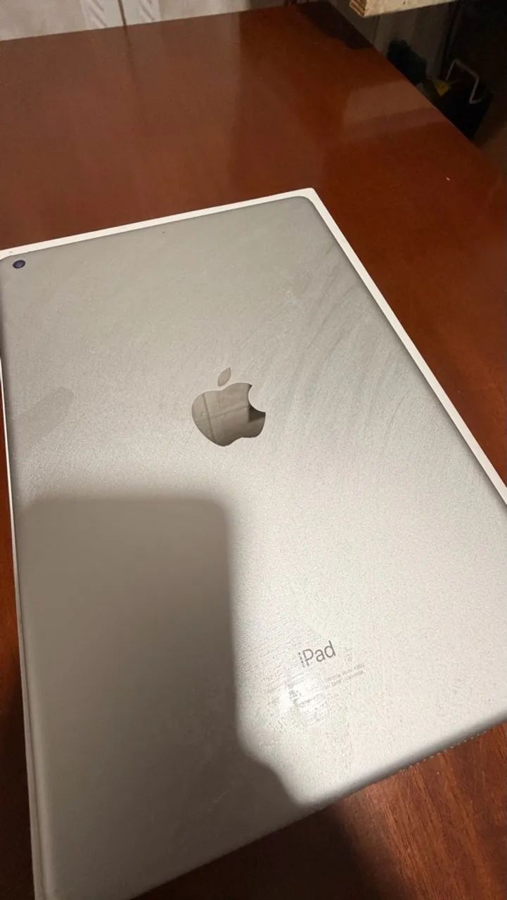 iPad Apple 9ª Geração - 64GB Wi-Fi - Prata - Foto 2