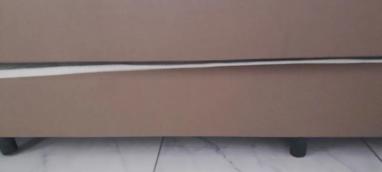 Colchão de solteiro e cama auxiliar.