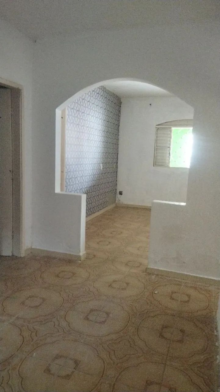 aluga-se umas casa,
